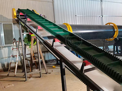 Рабочее место конвейера для внесения удобрений