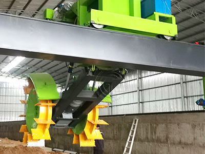 Машина для компостирования на колесах в работе